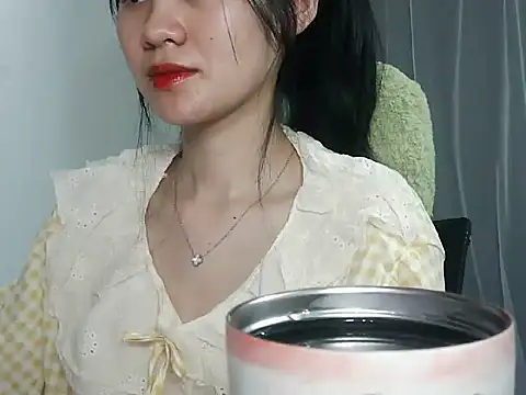 Nunaa18 live sex cam