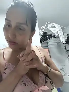 LunaRouuse_'s cam snapshot