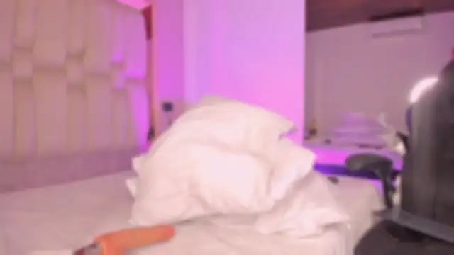 Emmily_Savage's cam snapshot