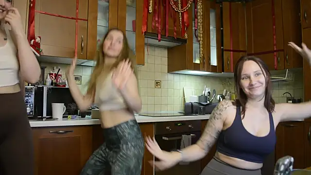 HotCaramellsTV's cam snapshot