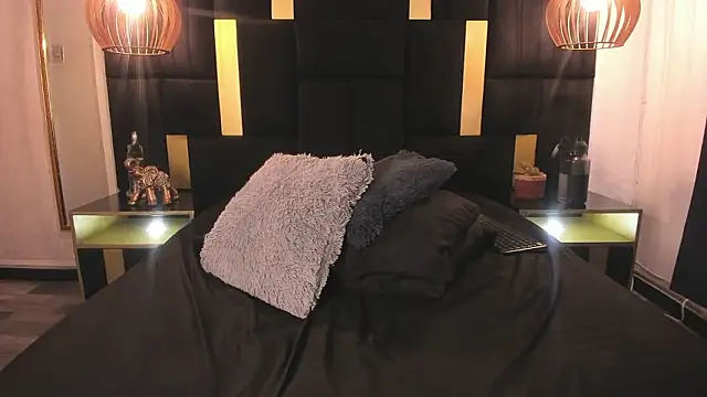 Lucio__Fox live sex cam