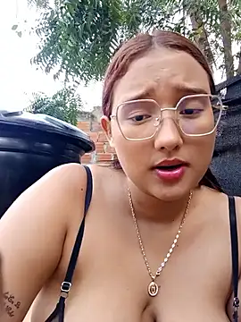 young_dairy01's cam snapshot