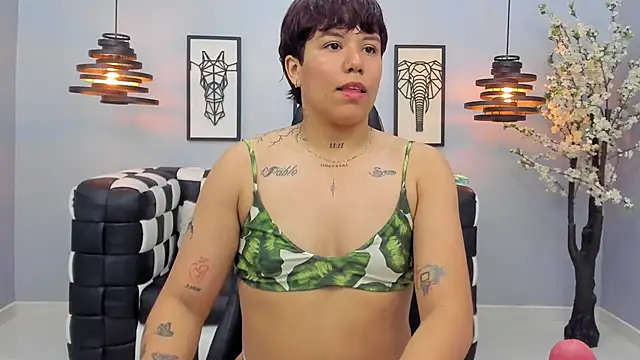 Sara_Velveet's cam snapshot