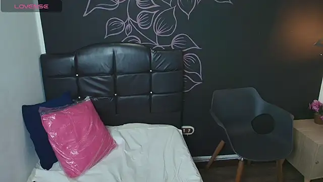 IvonneRoss_'s cam snapshot