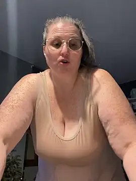 bea_french_curvy live sex cam