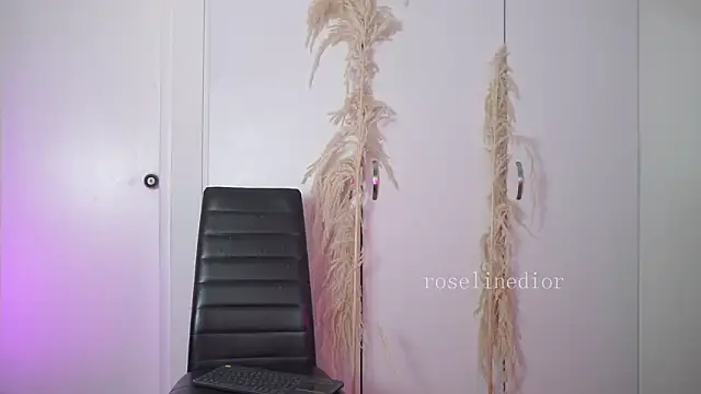 roselinedior live sex cam
