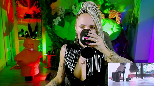 MonicaMaxwel's cam snapshot