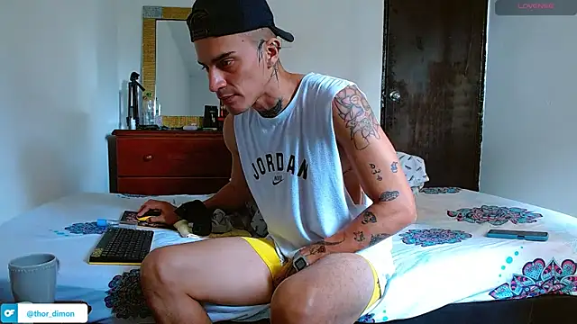 bray_hotboy777's cam snapshot