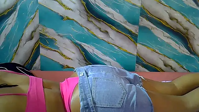 CreamyCupCake_96's cam snapshot