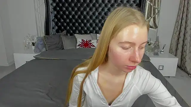 Alina_Blonde's cam snapshot