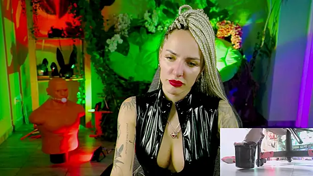 MonicaMaxwel's cam snapshot