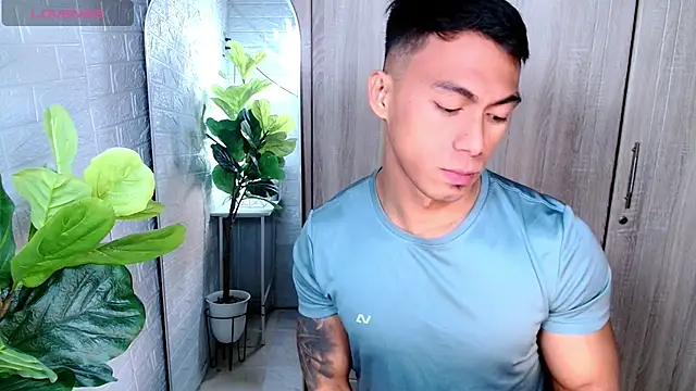 PinooyMilker live sex cam