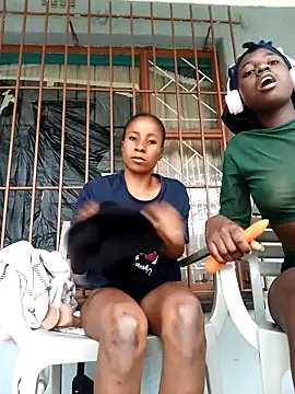 HotPetite_25's cam snapshot