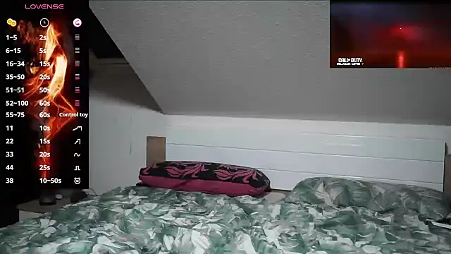 Moistdevil live sex cam