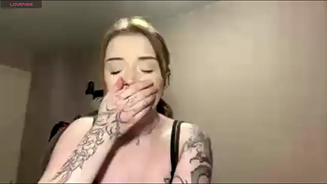 ElaraMyst's cam snapshot