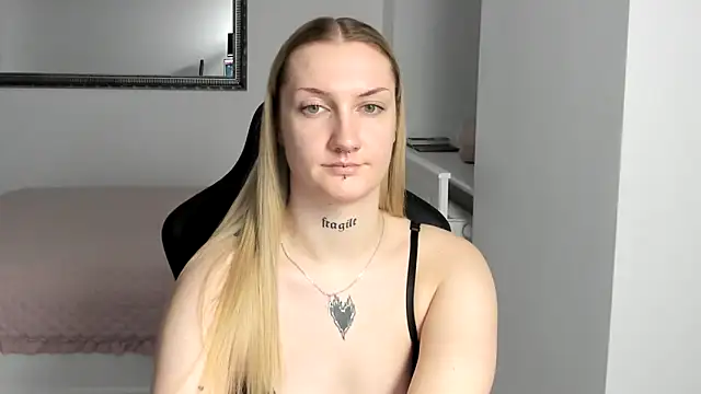 AlexaTease's cam snapshot