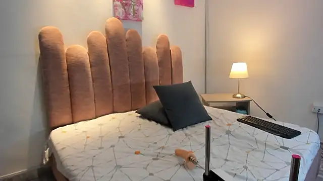 ElleDiamond1's cam snapshot