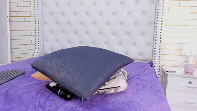 kylie_wilsson's cam snapshot