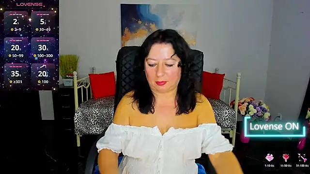 Julia_Dean's cam snapshot