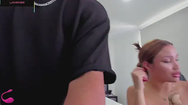 AnnieAndStefan live sex cam