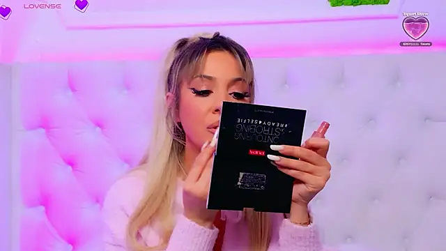 AriannaSins live sex cam