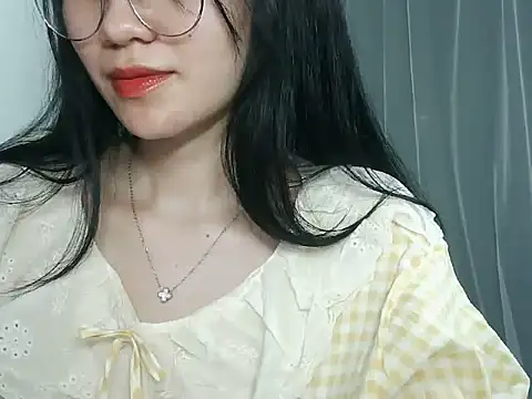 Nunaa18 live sex cam