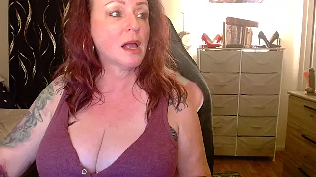 Nikkimastersgirl1091's cam snapshot