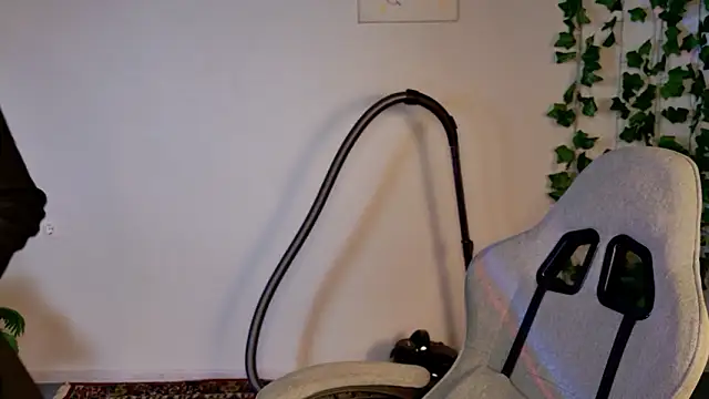 KiraVair live sex cam