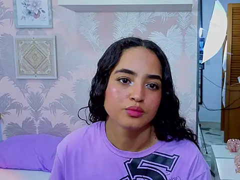 Emma_Thompssonn's cam snapshot