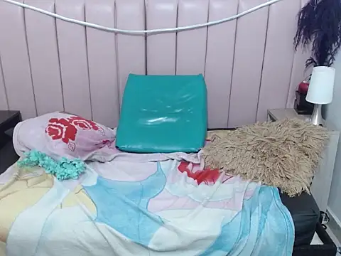 catalinafoxrs707's cam snapshot