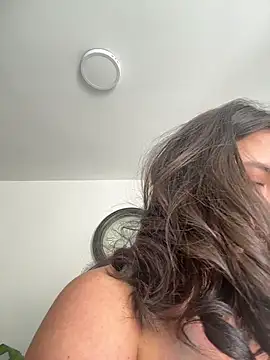 sukhakunis1 live sex cam