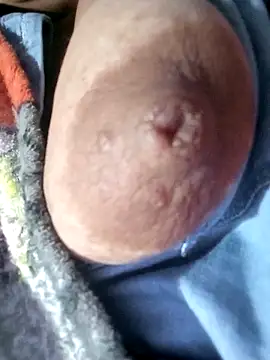 Hotmommax live sex cam