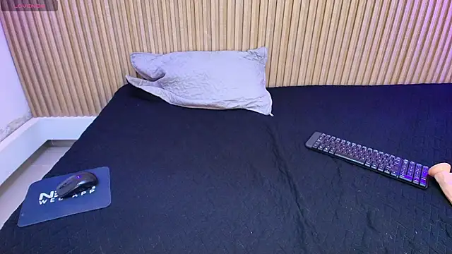 Kendal_Rosse's cam snapshot