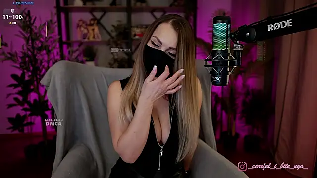 careful_i_bite_nya's cam snapshot