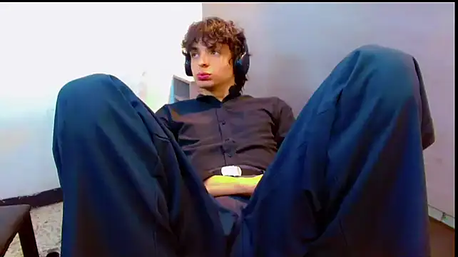 Sr_BonnyEthan's cam snapshot