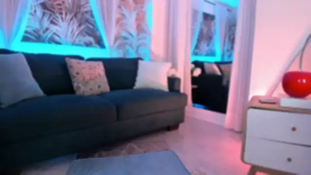 Nicolle_W's cam snapshot