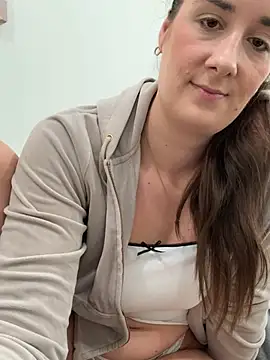 EllaMae live sex cam