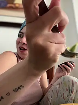 Cloew_Marz live sex cam