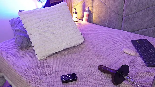 maddy1y_'s cam snapshot