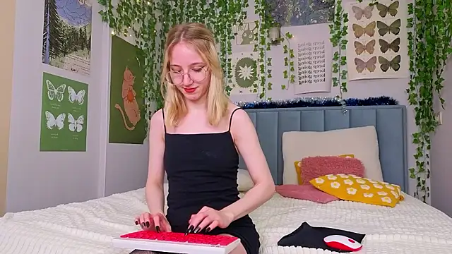 EmmaNovak's cam snapshot