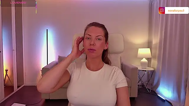 Nova-Lee live sex cam