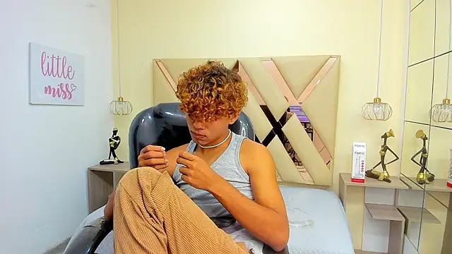 Anyelo_Twink live sex cam