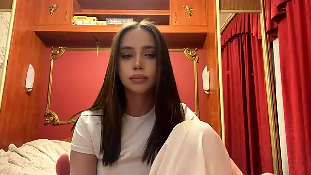 LauraMystiq live sex cam