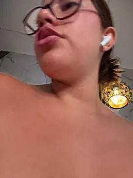 sara_calderon's cam snapshot