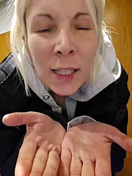 Sunny-Sin live sex cam