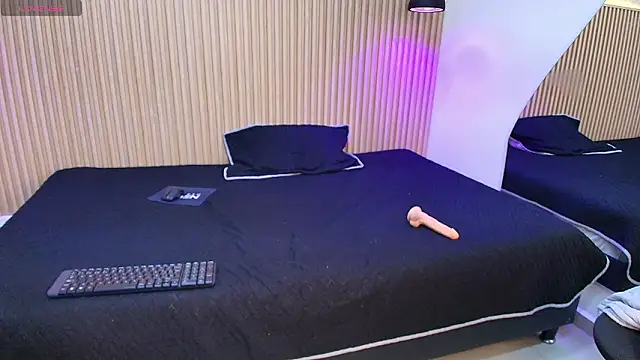 Kendal_Rosse's cam snapshot