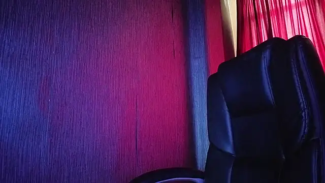 Mistressolivia07's cam snapshot