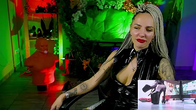 MonicaMaxwel's cam snapshot