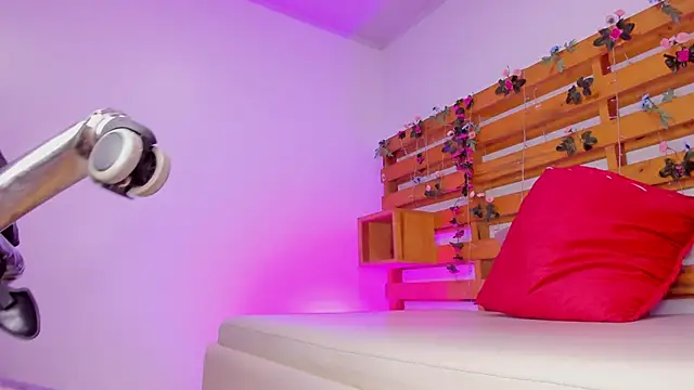 AteneaStone_'s cam snapshot