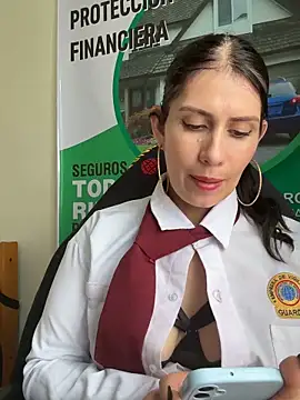 Alysson-- live sex cam